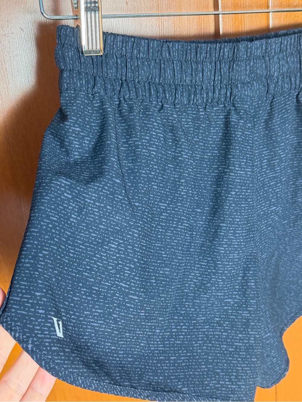 Vuori Women's Navy Pattern Clementine Athletic Shorts 2.0 Size S - Picture 4 of 7